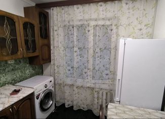 Сдам в аренду 1-ком. квартиру, 30 м2, Грозный, улица Л.И. Яшина, 10, 3-й микрорайон