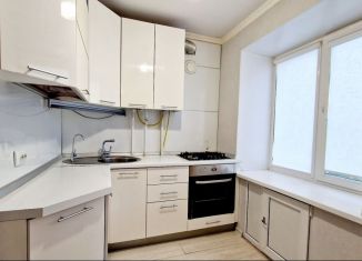 Продаю 2-комнатную квартиру, 40 м2, Азнакаево, улица Ямашева, 10