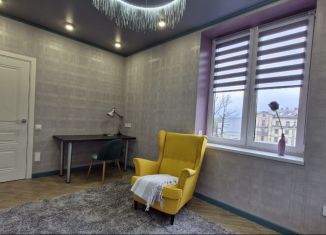 Сдается двухкомнатная квартира, 54 м2, Гатчина, улица Чкалова, 10Б