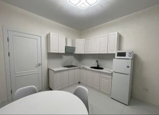 Сдам в аренду однокомнатную квартиру, 40 м2, Крым, улица Крымской Весны, 6к2