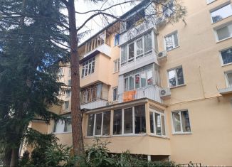 Сдается в аренду однокомнатная квартира, 321 м2, посёлок городского типа Партенит, Солнечная улица, 3