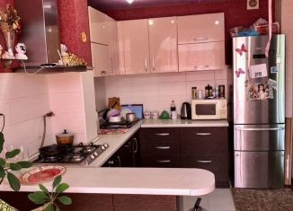 Продается двухкомнатная квартира, 54.4 м2, Златоуст, улица Карла Маркса, 4