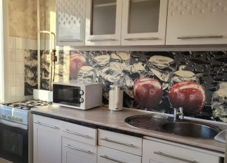 Сдается в аренду 2-комнатная квартира, 54 м2, Кингисепп, Большая Советская улица, 46