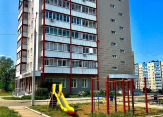 Продам 2-комнатную квартиру, 82 м2, Чайковский, улица Декабристов, 23к3