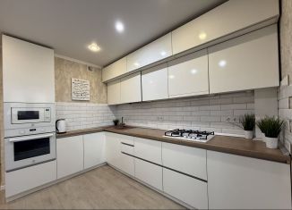 Продам трехкомнатную квартиру, 79.1 м2, Саратов, улица имени Н.В. Кузнецова, 7