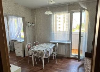 Сдам в аренду трехкомнатную квартиру, 103.7 м2, посёлок Парголово, Приозерское шоссе, 18к1