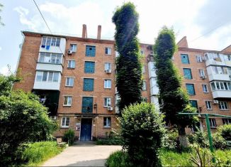Продам 2-ком. квартиру, 45 м2, Армавир, улица Советской Армии, 20