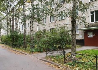 Продаю 2-ком. квартиру, 46 м2, Санкт-Петербург, метро Елизаровская, Дальневосточный проспект, 76