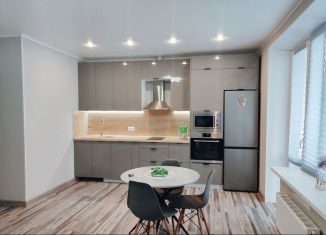 Сдаю в аренду квартиру студию, 33 м2, Тюмень, улица Мельникайте, 2к19, ЖК Горизонт