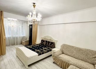 Сдача в аренду 3-ком. квартиры, 82 м2, Сочи, улица Роз, 31, микрорайон Центральный