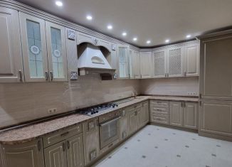 Сдача в аренду 3-ком. квартиры, 133.6 м2, Ялта, улица Володарского, 3