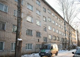 Продаю квартиру свободная планировка, 2409 м2, Омутнинск, улица Коковихина, 37Б