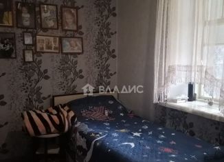 Продам трехкомнатную квартиру, 50 м2, Крымск, Торговая улица, 1