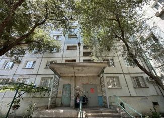 Трехкомнатная квартира на продажу, 57 м2, Махачкала, Ленинский район, проспект Имама Шамиля, 55