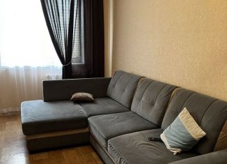 Сдача в аренду 2-ком. квартиры, 60 м2, Новороссийск, Южная улица, 1