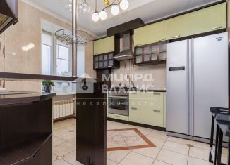 Продажа 4-комнатной квартиры, 97.6 м2, Омская область, улица Гусарова, 13