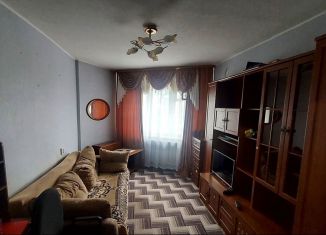 Сдам в аренду 2-ком. квартиру, 46 м2, Североморск, улица Адмирала Сизова, 2