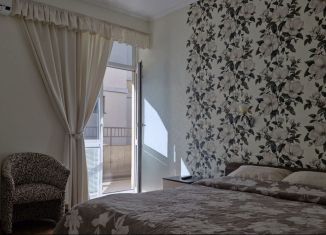 Сдаю 2-комнатную квартиру, 59 м2, Алушта, улица Ленина, 26