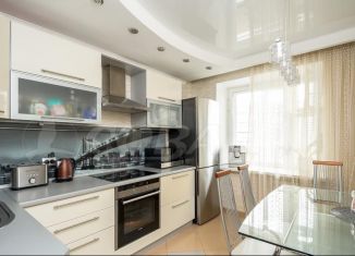 Продам 2-ком. квартиру, 48 м2, Тюмень, Пролетарская улица, 116