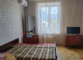 Сдам в аренду 2-ком. квартиру, 50 м2, Астрахань, улица Красная Набережная, 56, Кировский район