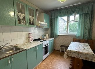 Продаю 3-ком. квартиру, 58 м2, Мурманская область, улица Аскольдовцев, 25к4