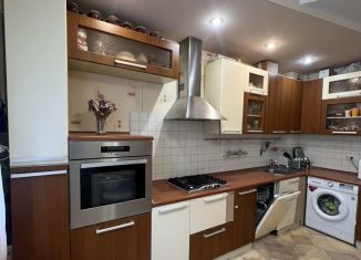 Продается 2-комнатная квартира, 65 м2, Казань, улица Маршала Чуйкова, 15Б