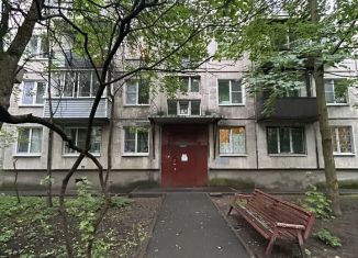 Продам 2-ком. квартиру, 45 м2, Санкт-Петербург, Бестужевская улица, 61, метро Академическая