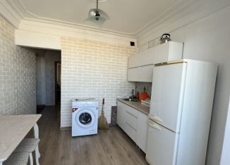 Сдается 3-ком. квартира, 76 м2, Дагестан, улица Амет-хан Султана, 34