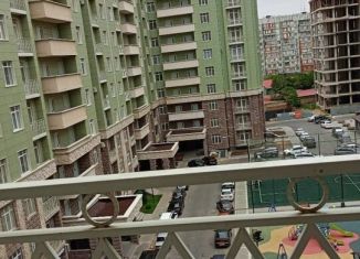 Сдаю в аренду 2-ком. квартиру, 83 м2, Дагестан, улица Титова, 144к2