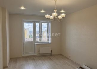 Продаю 1-ком. квартиру, 46 м2, Тверь, улица Хромова, 27к2