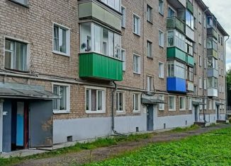 Продам 1-ком. квартиру, 30.5 м2, Слободской, улица Петра Стучки, 16