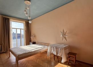 Сдаю в аренду комнату, 20 м2, Санкт-Петербург, Малоохтинский проспект, 6