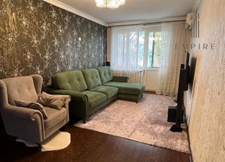 Продаю трехкомнатную квартиру, 64 м2, Грозный, улица У.А. Садаева, 1, 1-й микрорайон