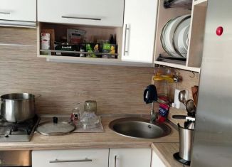 Продаю двухкомнатную квартиру, 47 м2, Великие Луки, переулок Пескарёва, 1