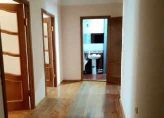 Сдается 2-ком. квартира, 73 м2, Махачкала, улица Магомета Гаджиева, 158В