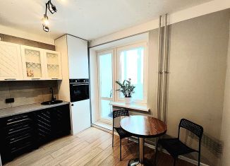 Сдается в аренду 1-комнатная квартира, 38 м2, Тюмень, улица Монтажников, 38, ЖК Пятый квартал