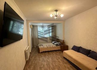 Сдается в аренду двухкомнатная квартира, 55 м2, Сочи, Красноармейская улица, 18, микрорайон Гагарина