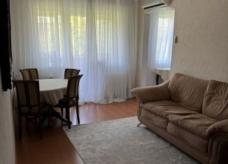 Сдача в аренду 3-комнатной квартиры, 70 м2, Владивосток, проспект 100-летия Владивостока, 32Б