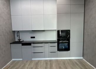 Сдам в аренду двухкомнатную квартиру, 61 м2, Тюмень, улица 50 лет Октября, 63Г