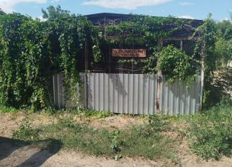 Продаю гараж, 30 м2, посёлок городского типа Гвардейское, улица 5-я Линия, 7