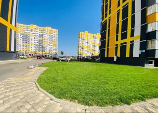 Продам 2-ком. квартиру, 56 м2, Краснодар, Прикубанский округ, улица Генерал-лейтенанта Александра Сапрунова, 42
