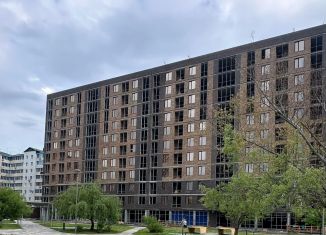 Продаю 2-комнатную квартиру, 65 м2, Грозный, улица А.А. Айдамирова, 135