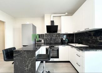 Продаю трехкомнатную квартиру, 69.9 м2, Набережные Челны, улица Шамиля Усманова, 18Ж