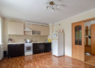 Продаю 2-ком. квартиру, 73 м2, Пенза, улица Антонова, 20