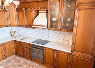 Сдам 2-ком. квартиру, 65 м2, Благовещенск, улица Островского, 75/1