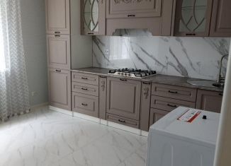 Сдаю в аренду трехкомнатную квартиру, 95 м2, посёлок городского типа Семендер, улица Абдурахмана Абдуллаева, 17