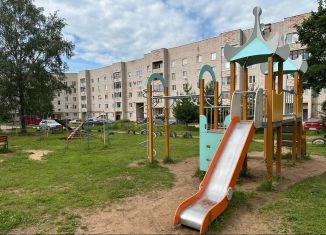 Продается трехкомнатная квартира, 60.1 м2, Боровичи, Сушанская улица, 21