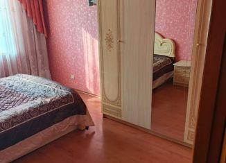 Сдаю двухкомнатную квартиру, 60 м2, Орёл, улица Матросова, 56