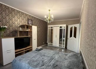 Сдаю в аренду 1-ком. квартиру, 38 м2, Курск, проспект Вячеслава Клыкова