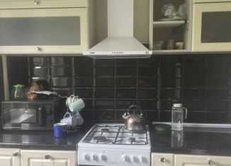 Сдача в аренду двухкомнатной квартиры, 45 м2, Череповец, Парковая улица, 18